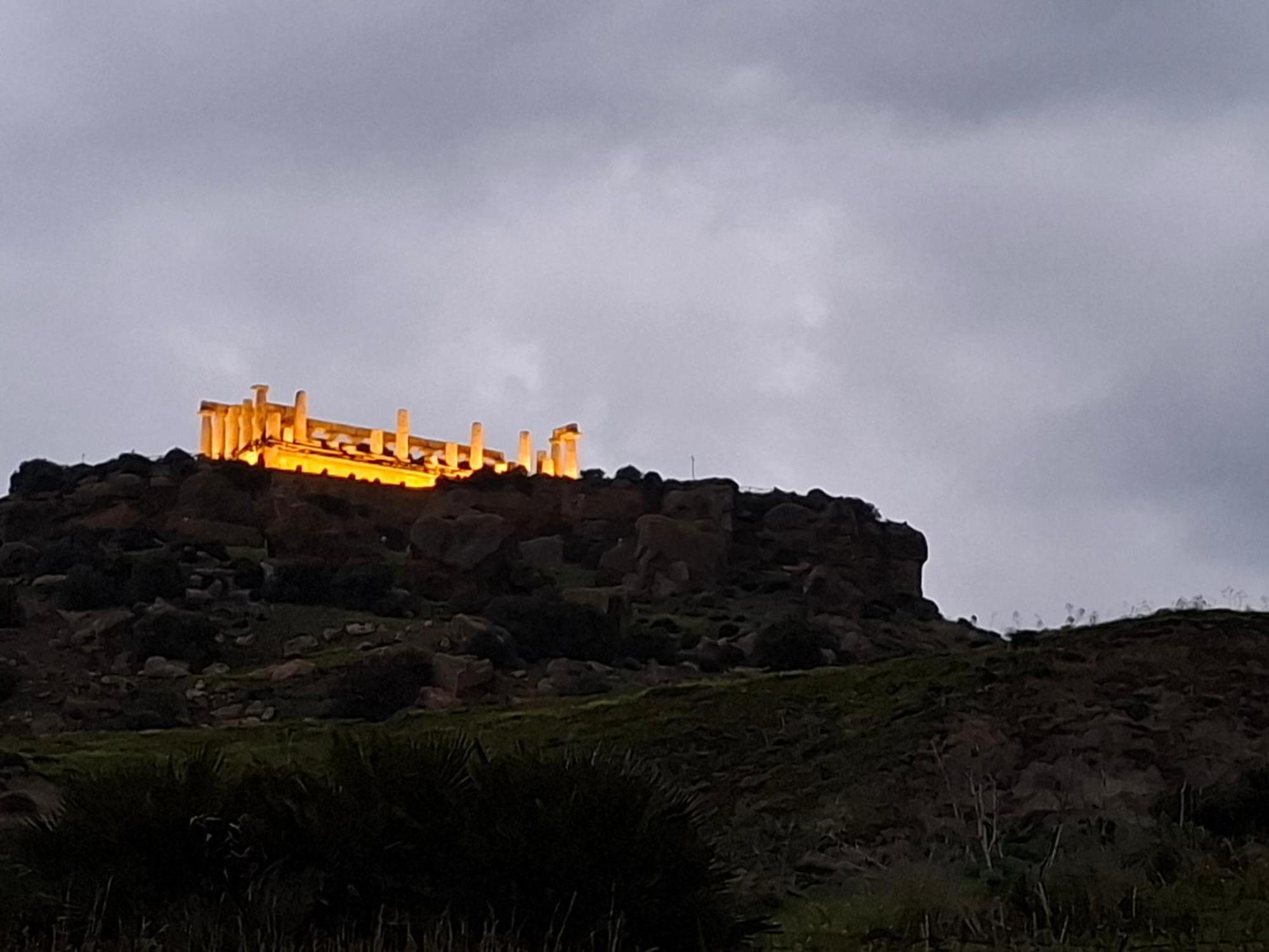 B&B Le Lumie "Il Cortiletto Del Centro" Agrigento Kültér fotó