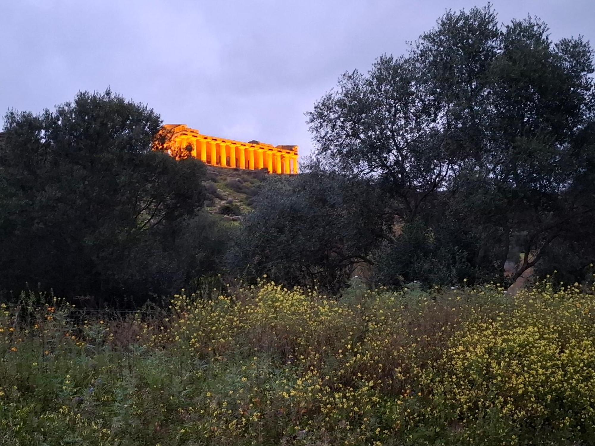 B&B Le Lumie "Il Cortiletto Del Centro" Agrigento Kültér fotó