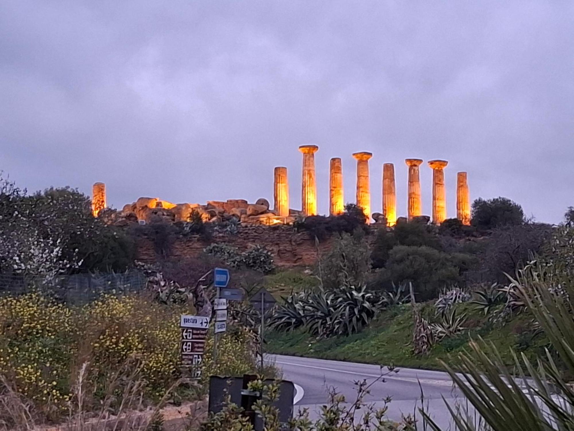 B&B Le Lumie "Il Cortiletto Del Centro" Agrigento Kültér fotó