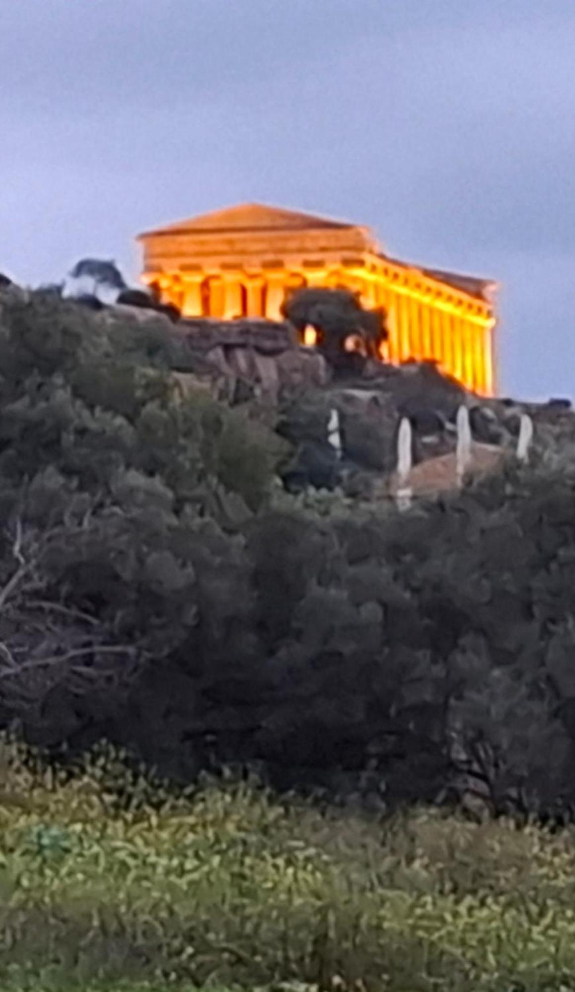 B&B Le Lumie "Il Cortiletto Del Centro" Agrigento Kültér fotó
