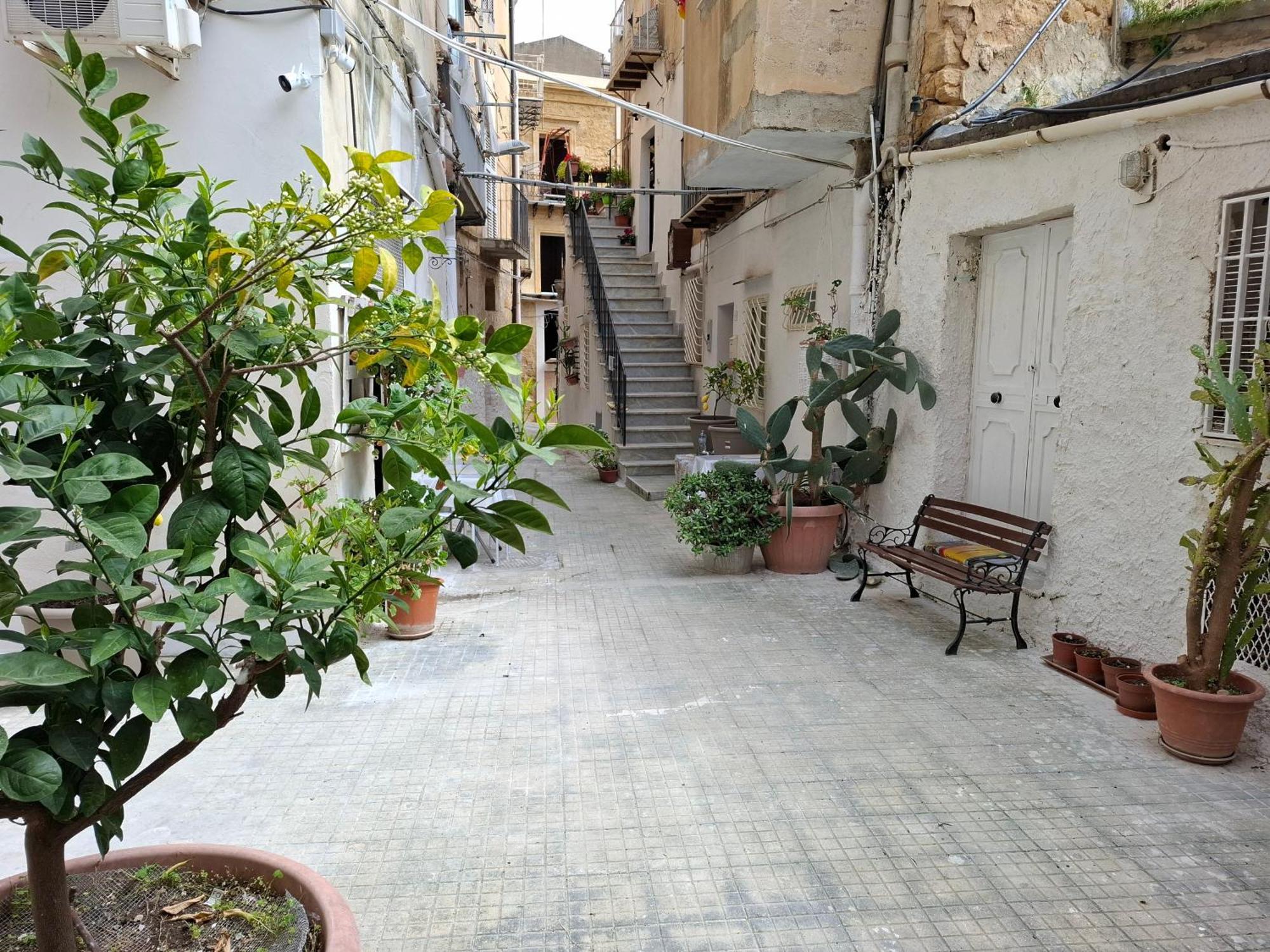B&B Le Lumie "Il Cortiletto Del Centro" Agrigento Kültér fotó