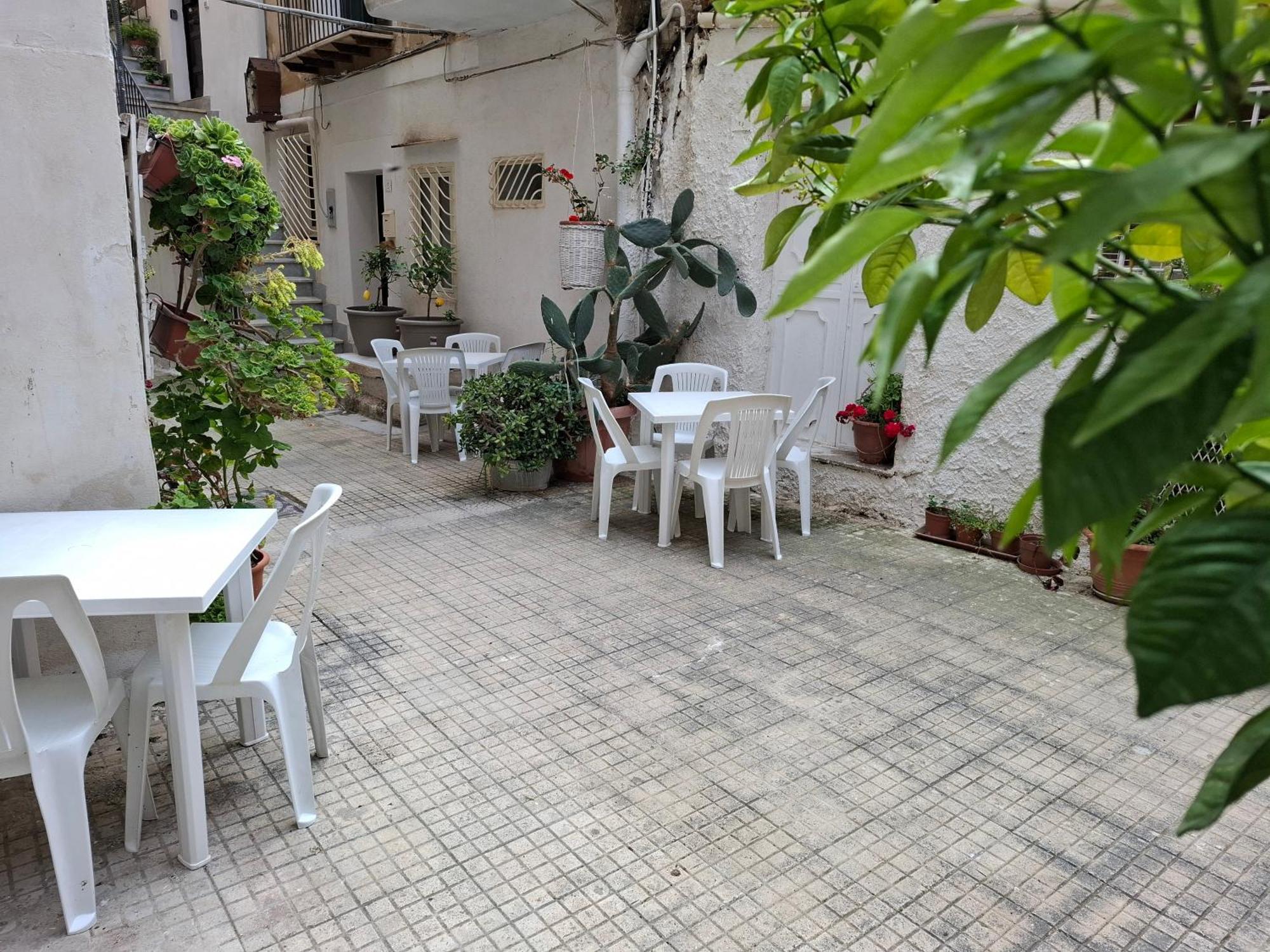 B&B Le Lumie "Il Cortiletto Del Centro" Agrigento Kültér fotó